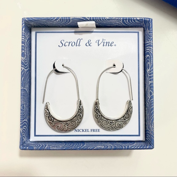 Authentic Scroll & Vine earrings - Picture 4 of 4